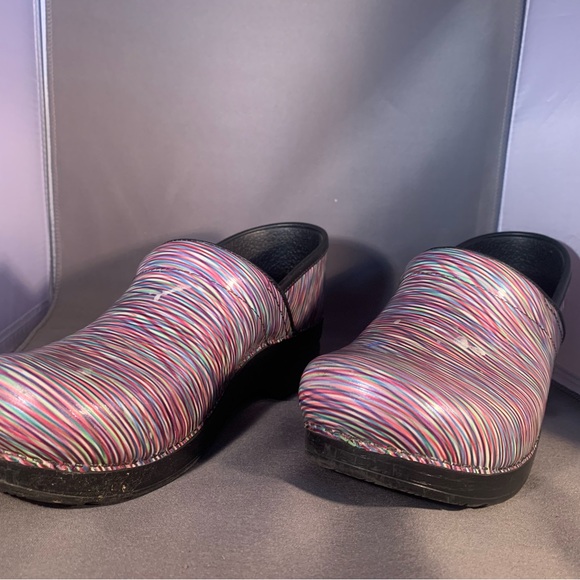 Dansko Pink and Purple Pastel Yarn Pattern Mules Comfortable Slip-On Clogs - Picture 2 of 8